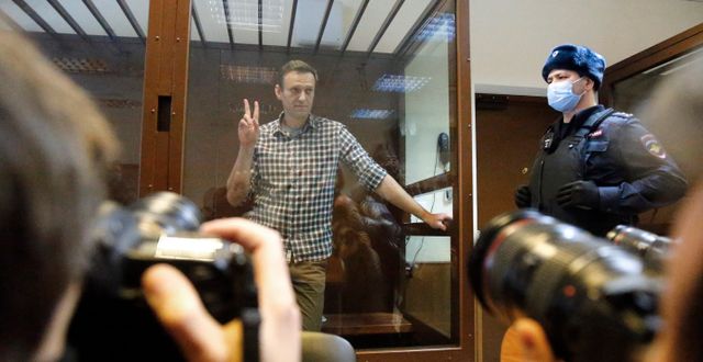 Aleksej Navalnyj i rättegångssalen i Moskva i februari i år.  Alexander Zemlianichenko / TT NYHETSBYRÅN