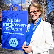Finansminister Elisabeth Svantesson kampanjar med matmomsen som argument. Arkivbild.