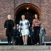 Stockholms stads rödgröna styre. Bostad- och fastighetsborgarråd Clara Lindblom (V), finansborgarråd Karin Wanngård (S) samt miljö- och klimatborgarråd  Åsa Lindhagen (MP).