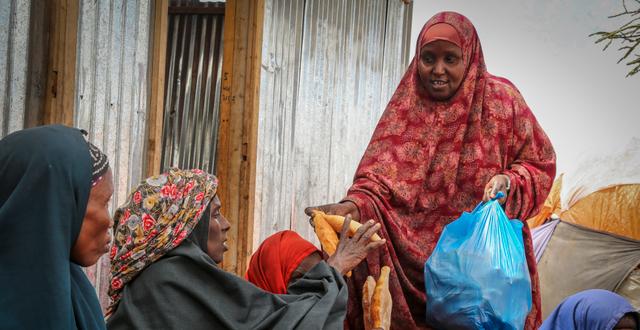 Kvinnor som flytt svält i Somalia. Farah Abdi Warsameh / AP