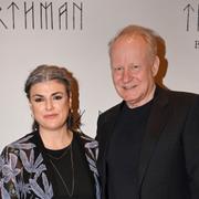 Megan Everett och Stellan Skarsgård.