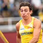 Armand Duplantis under Finnkamp på Stockholms Stadion.