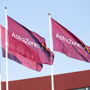 Flaggor utanför bolagets lokaler i Södertälje. 