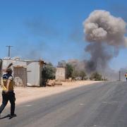 Rökpelare efter explosionen i Syrien.