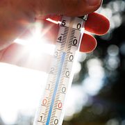 Ovanligt höga temperaturer under en längre period är förknippat med  överdödlighet, och det är därför viktigt att skydda sig från värmen.