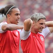 Danmarks Yussuf Yurary Poulsen och Jens Stryger Larsen på en träning på måndagen.