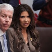 Kristi Noem hamnade i bakgrunden på regeringsmötet under torsdagen. 