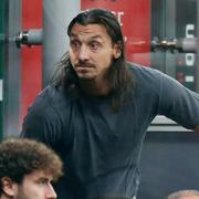 Zlatan på läktaren under Milans match mot Monza, oktober 2022. 