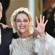 Regissören Olivier Assaya med skådespelarna Kristen Stewart och Nora von Waldstatten.