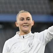 Malmös Matilda Kristell och målskytten Beatrice Persson tackar fansen. 