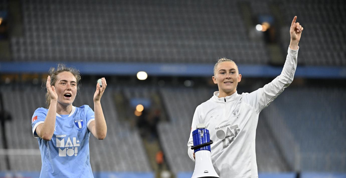 Malmös Matilda Kristell och målskytten Beatrice Persson tackar fansen. 
