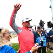 Gary Woodland jublar efter segern.