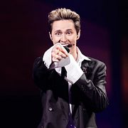 Hampus Nessvold spelar karaktären Therese i ”Therese i kassan”