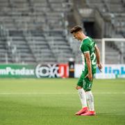 Hammarbys Alexander Kacaniklic går ut skadad under fotbollsmatchen 