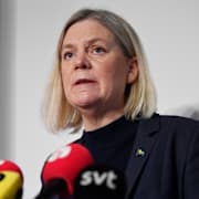 Socialdemokraternas partiledare Magdalena Andersson (S) håller en pressträff inför sitt jultal i Kärrtorp centrum.