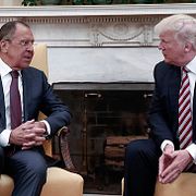 Donald Trump och Sergej Lavrov under mötet i Vita huset 2017.