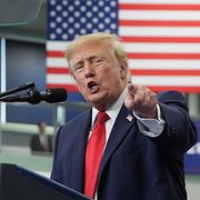 President Donald Trump under kampanjmötet i Alaska.