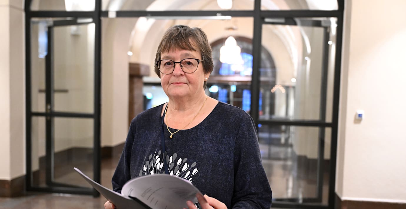 Ulla-Lena Lindqvist stämmer staten med hjälp av Centrum för rättvisa. Stämningen lämnas in vid Stockholms tingsrätt på tisdagsförmiddagen.