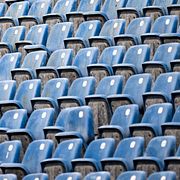 Många stolar ska återanvändas i den planerade efterföljaren, men 1 300 delades ut gratis på söndagen.