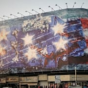 Afiischen på det förstörda hangarfartyget.