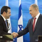 Jimmy Morales och Benjamin Netanyahu i november förra året.