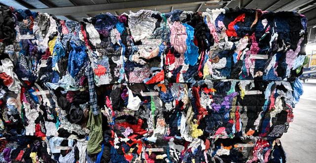 Textilier som väntar på sortering.  Johan Nilsson/TT
