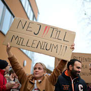 Protester mot införandet av journalsystemet utanför sjukhuset i Borås.