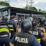 Poliser i gränsstaden Paso Canoas.