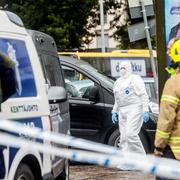 Polisavspärrningar vid Salutorget. Flera personer har knivhuggits en attack i centrala Åbo i augusti.