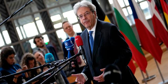 EU:s ekonomikommissionär Paolo Gentiloni vid eurozonens finansministermöte i Bryssel på måndagen.  Virginia Mayo / AP
