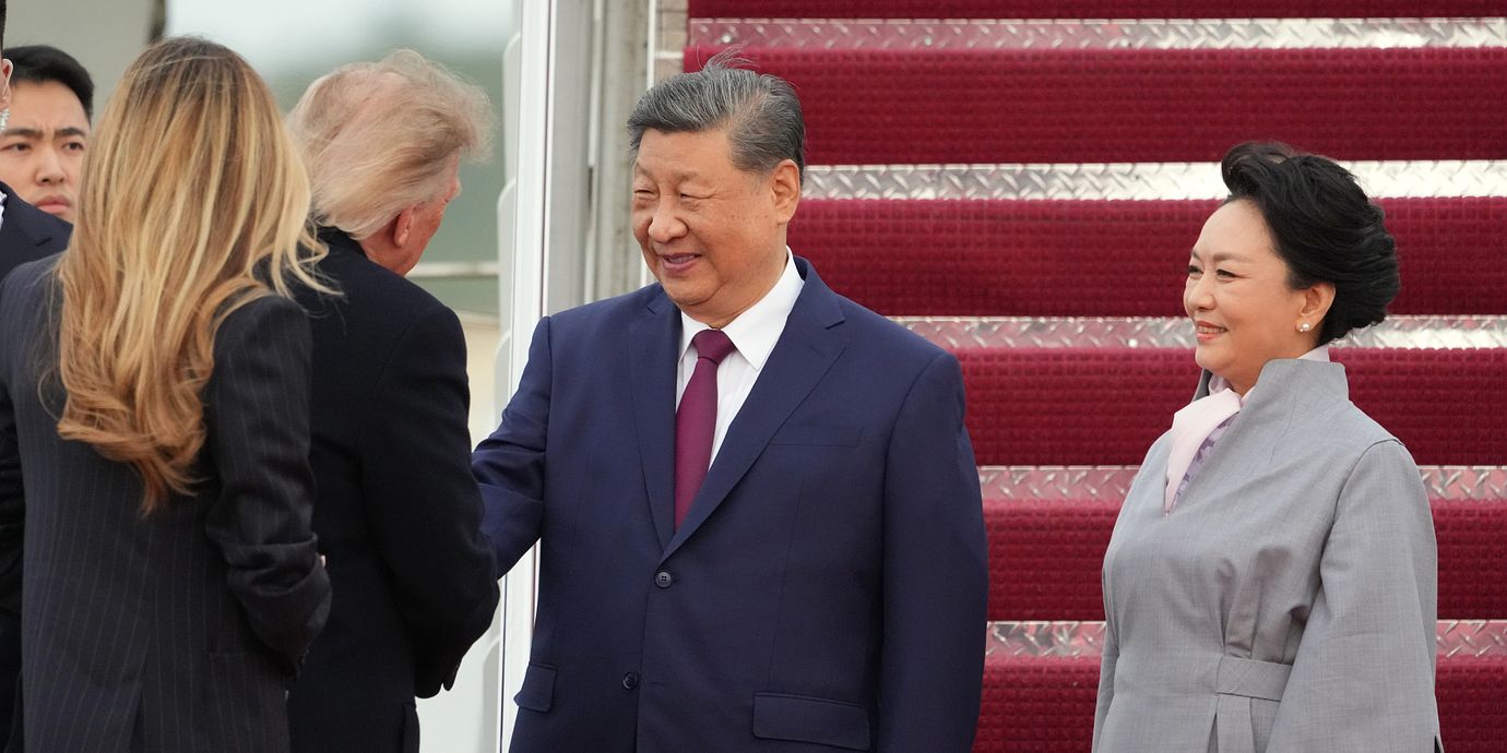 Donald och Melania Trump hälsar Xi Jinping välkommen på Joint Base Andrews den 23 september 2026.