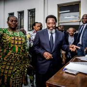 Partier som stödjer den avgående presidenten Joseph Kabila har vunnit en majoritet i parlamentet enligt AFP.