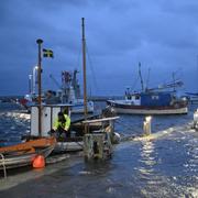 I hamnen i Skåre utanför Trelleborg gick havet över kajen på fredagskvällen.