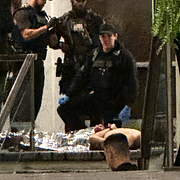 Bilder från nattens polisinsats. Nere i högra hörnet syns den gripne skytten Cole Tomas Allen.