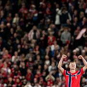 Erling Braut Haaland firar mot Danmark. 