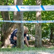 Polis i Nydalaparken efter mordet. 