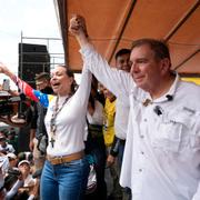 Presidentkandidaten Edmundo Gonzalez och oppositionsledaren María Corina Machado under ett kampanjmöte den 6 juli.