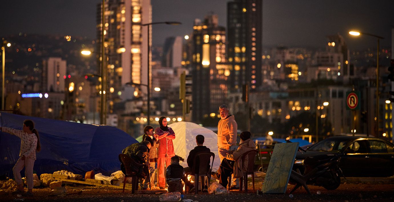 Människor på flykt från södra Libanon på grund av Israels krigföring.