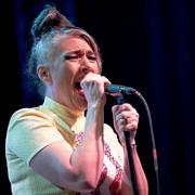 Kathleen Hanna när Bikini Kill spelade på Way Out West 2022.
