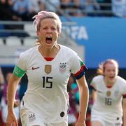 Megan Rapinoe firar efter att ha gjort mål mot Frankrike i VM 2019.