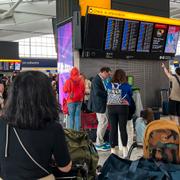 Passagerare i Belfast på måndagen.