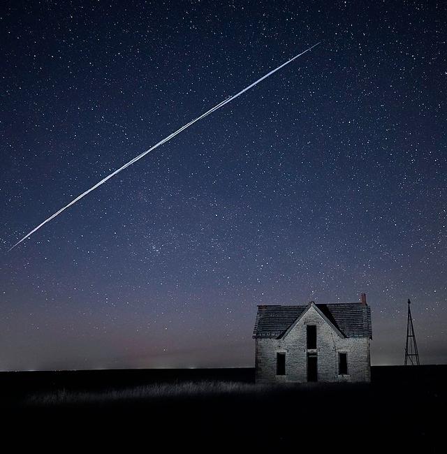 A string of SpaceX StarLink satellites pass over an old stone house near Florence. Now the network play a central role in the war in Ukraine. Reed Hoffmann / AP