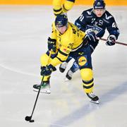 Sveriges Anton Bengtsson i landskamp mellan Sverige och Finland i april. 