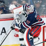 Connor Hellebuyck och Carl Grundström.