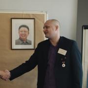 Den koreanska vänskapsföreningens ordförande Alejandro Cao de Benós och den danska mullvaden Ulrich Larsen.