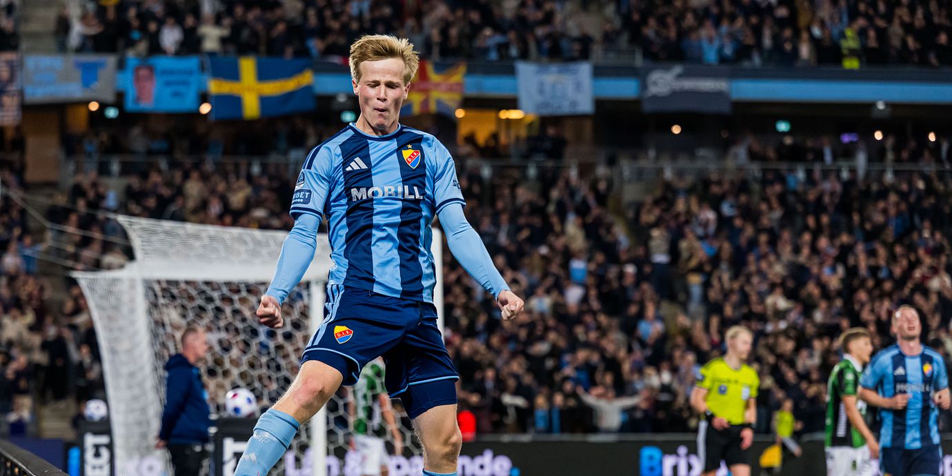 Bo Hegland jublar efter 2-0 målet.