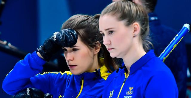 Anna Hasselborg och Sara McManus under gruppspelsmatchen mot Sydkorea. Jonas Ekströmer/TT / TT NYHETSBYRÅN