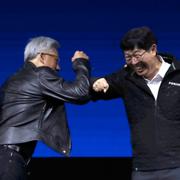 Nvidias vd Jensen Huang och Young Liu från Foxconn. 