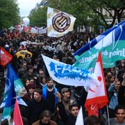 Demonstranter i Paris under måndagen.