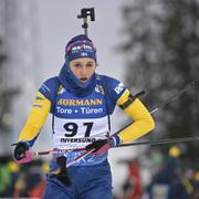 Stina Nilsson, Sverige, under inskjutningen inför damernas distanslopp 15 km under världscupen i skidskytte på Östersunds skidstadion. 